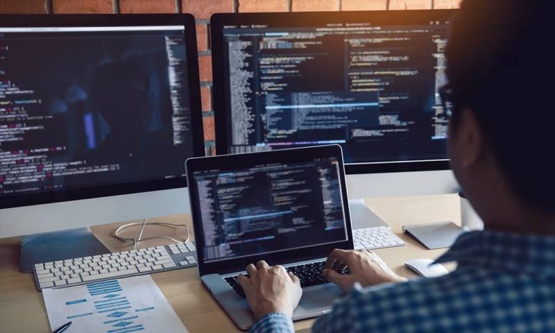 数据科学选型：R与Python如何赋能大通区网站建设？